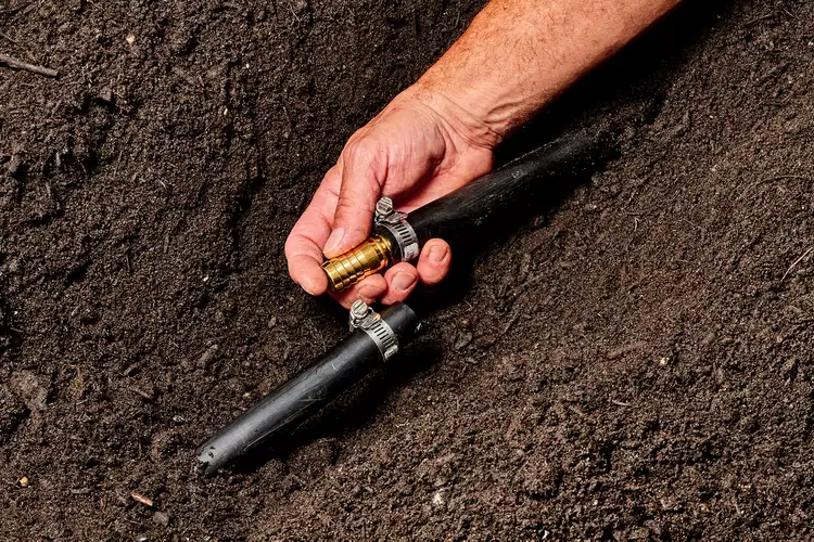 source: thespruce.com/fixing-a-leaking-black-poly-pipe-2718678